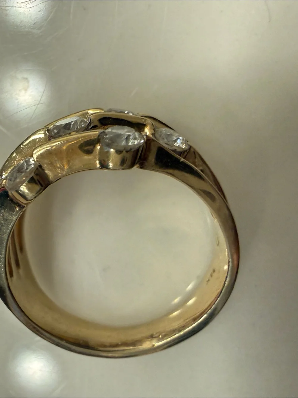 14k Gold  Women's Ring size 6  Round diamonds